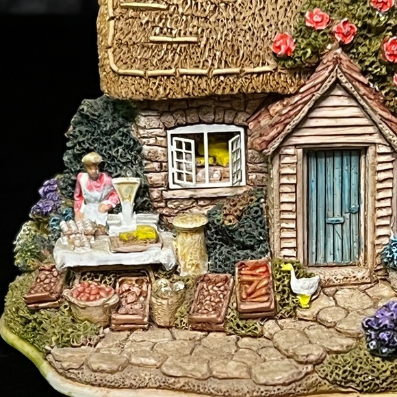 Lilliput Lane | Fresh Today | Collectors' Club - Picture 8 of 13